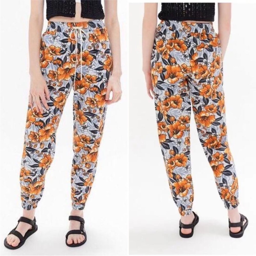 Urban Outfitters Zoey floral joggers size M